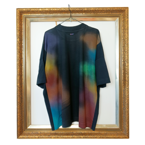 Trafiklysets reflektioner i vandpytterne